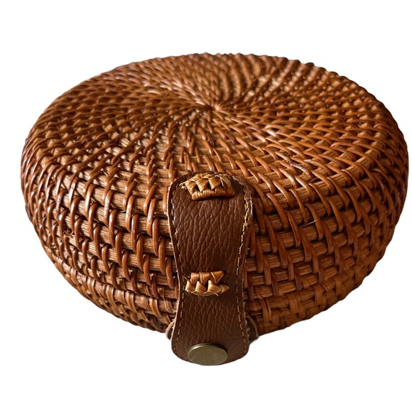 E|N EXPRESSIONS NYC Round Rattan Wicker Shoulder Crossbody Bag Purse - Picture 2 of 5